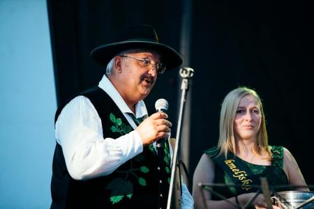 Hmeljarski starešina Milan Lesjak in hmeljarska princesa Tea Pustoslemšek